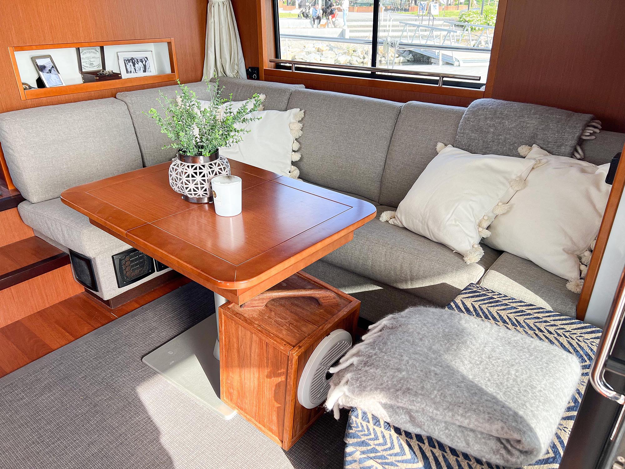 Beneteau Swift Trawler 50 salong2 web